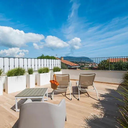 Relais One